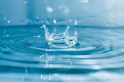 Goccia d'acqua che zampilla